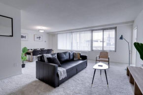 Modern & Spacious 2BR + Den Condo @Crystal City